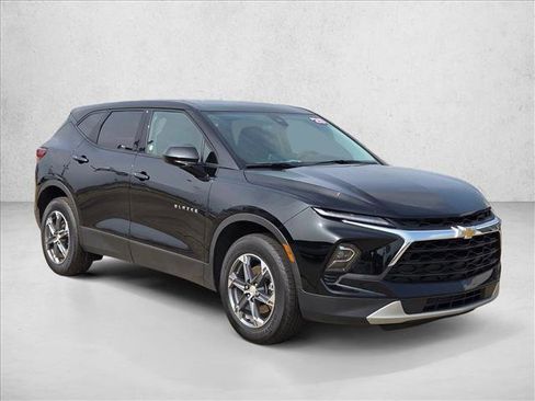 Used 2025 Chevrolet Blazer LT AWD/4WD image 3