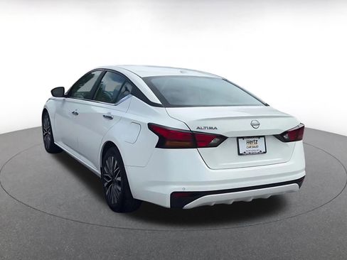 Used 2025 Nissan Altima 2.5 SV FWD image 10