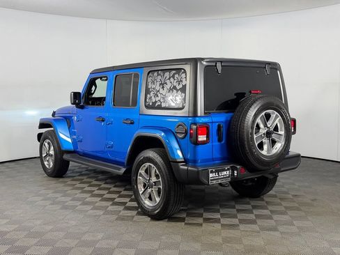 Used 2022 Jeep Wrangler Unlimited Sahara AWD/4WD image 10