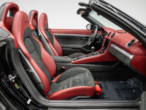 Used 2023 Porsche 718 Boxster Spyder RWD image 37