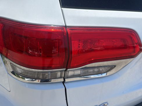 Used 2014 Jeep Grand Cherokee Overland AWD/4WD image 33
