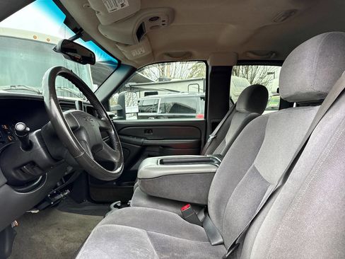 Used 2004 GMC Sierra 1500 SLE w/ Light Duty Power Package image 16