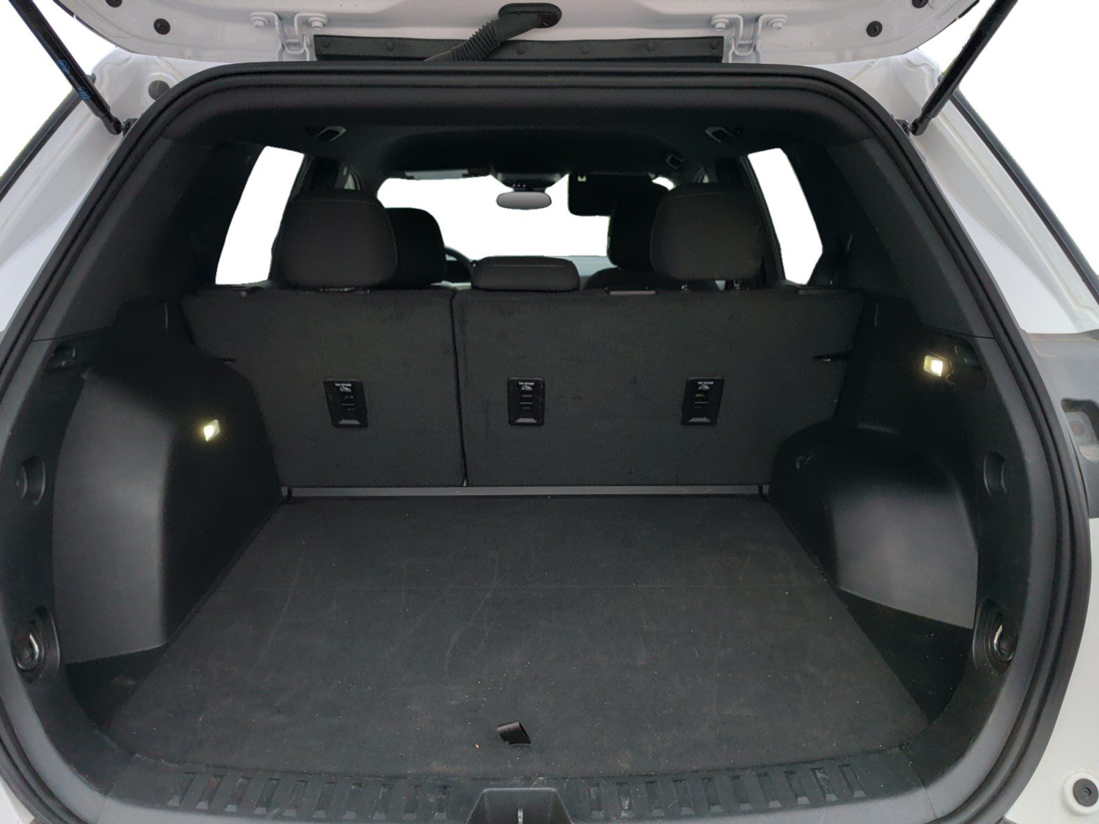 Used 2026 Chevrolet Equinox LT AWD/4WD image 19