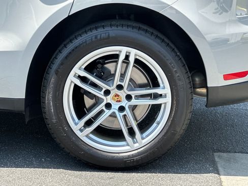 Certified 2024 Porsche Macan AWD/4WD image 30