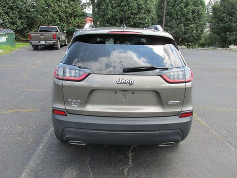 Used 2019 Jeep Cherokee Latitude w/ Cold Weather Group AWD/4WD image 4