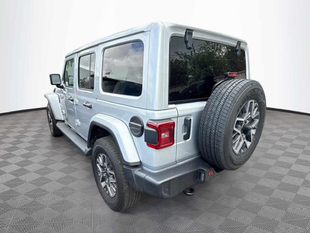 Certified 2024 Jeep Wrangler Unlimited Sahara w/ Technology Group AWD/4WD image 8