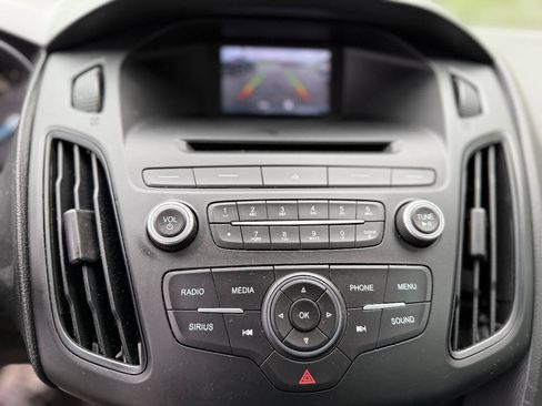 Used 2017 Ford Focus SE FWD image 16