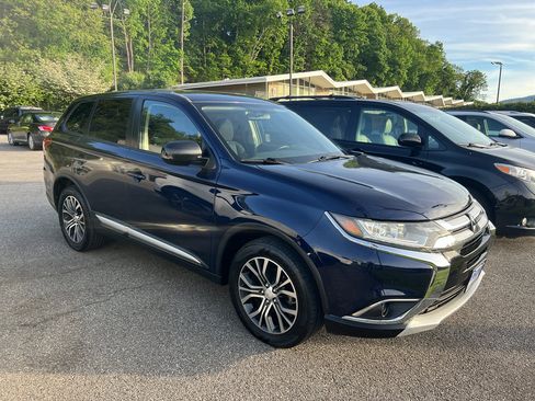 Used 2016 Mitsubishi Outlander AWD image 2