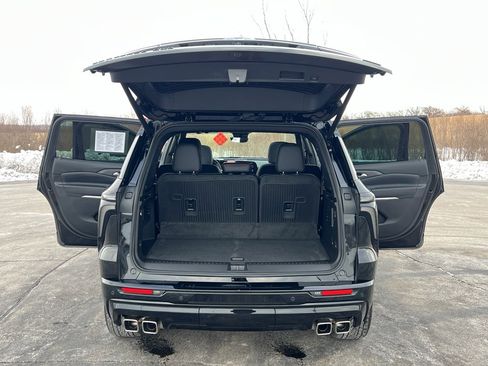 Used 2024 Chevrolet Traverse RS image 41