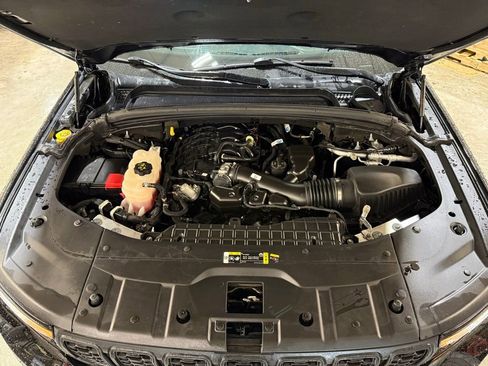 Used 2023 Jeep Grand Cherokee L Limited w/ Black Appearance Package image 34