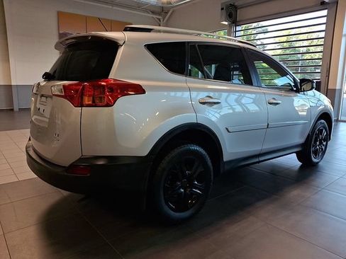 Used 2015 Toyota RAV4 LE AWD/4WD image 6