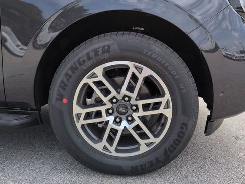 New 2025 Ford Expedition Active RWD image 10