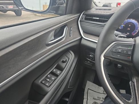 New 2026 Jeep Grand Cherokee Limited AWD/4WD image 15