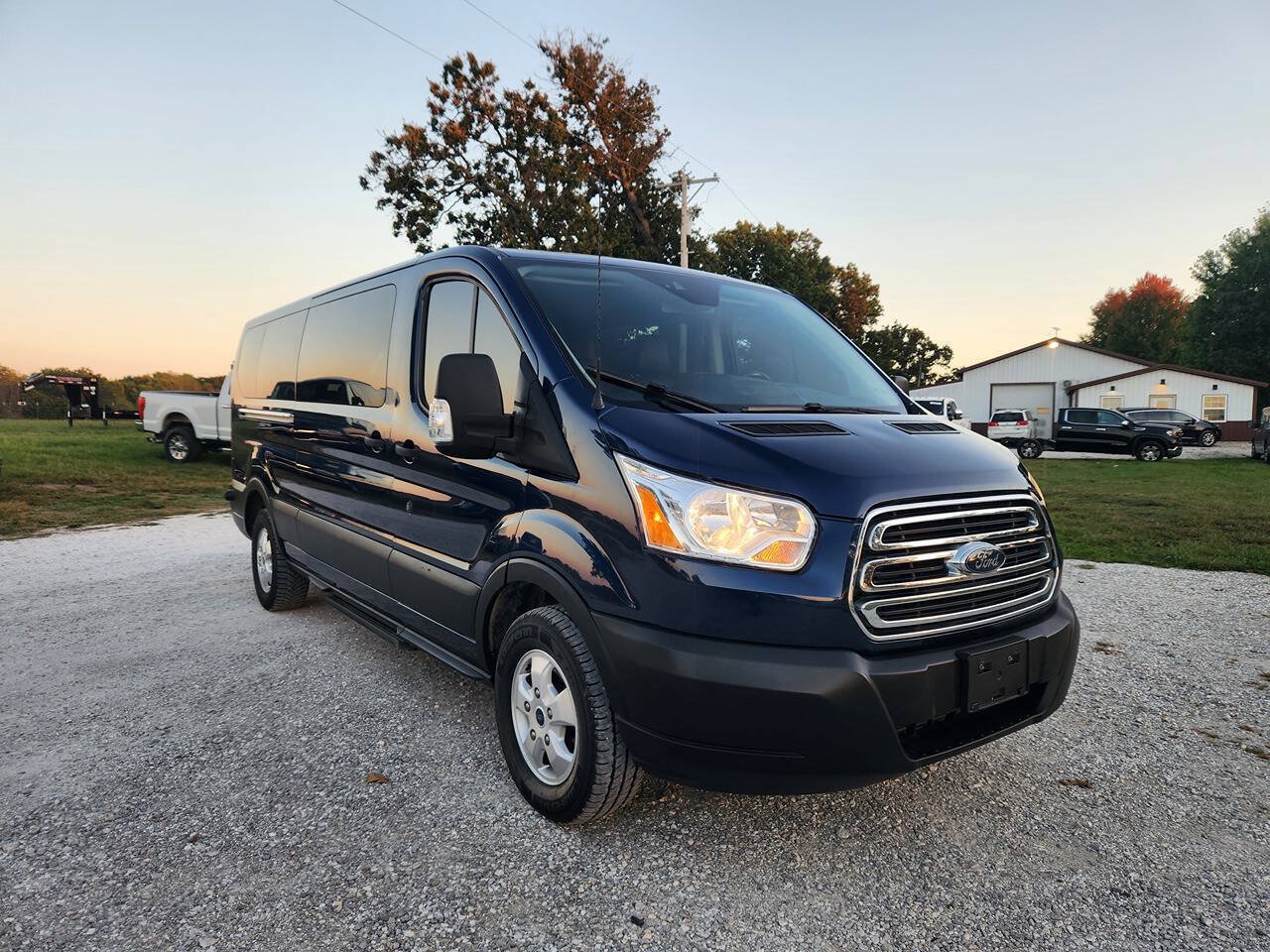 Used 2019 Ford Transit 350 XLT RWD image 3