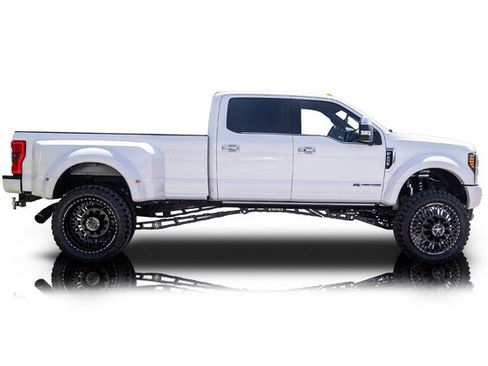 Used 2017 Ford F450 Platinum w/ Platinum Ultimate Package AWD/4WD image 2