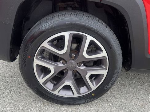 Used 2015 Jeep Renegade Latitude w/ Cold Weather Group FWD image 13