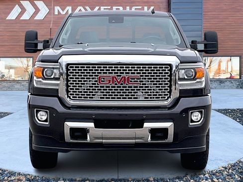 Used 2015 GMC Sierra 2500 Denali image 2