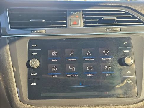 Used 2023 Volkswagen Tiguan SE FWD image 17
