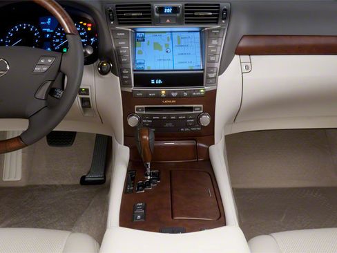 Used 2010 Lexus LS 460 RWD image 11