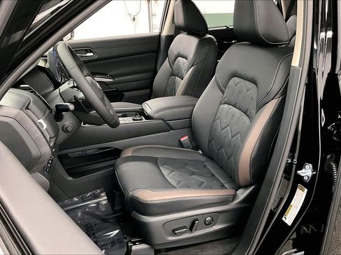 New 2026 Nissan Pathfinder Platinum w/ Cargo Package AWD/4WD image 10