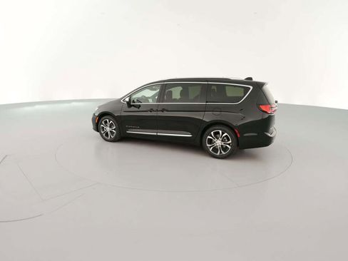 New 2026 Chrysler Pacifica Pinnacle image 7