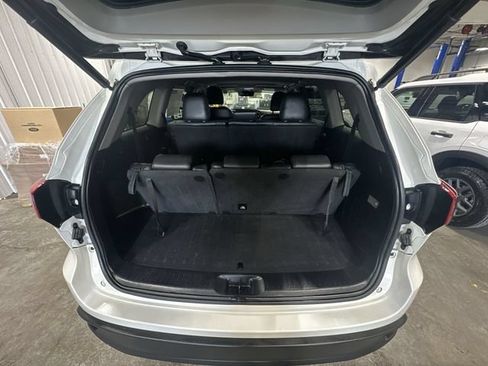 Used 2017 Toyota Highlander XLE AWD/4WD image 26