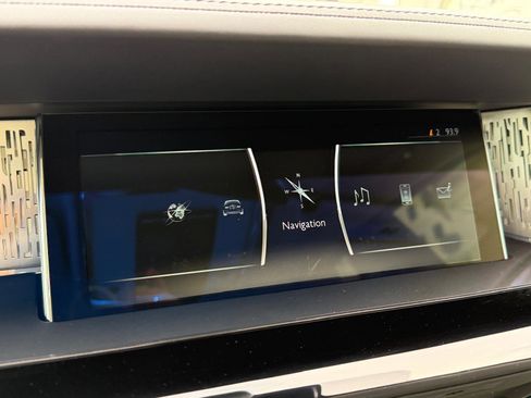 Used 2019 Rolls-Royce Phantom Sedan RWD image 38