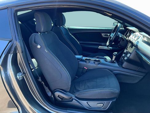 Used 2016 Ford Mustang Coupe image 7