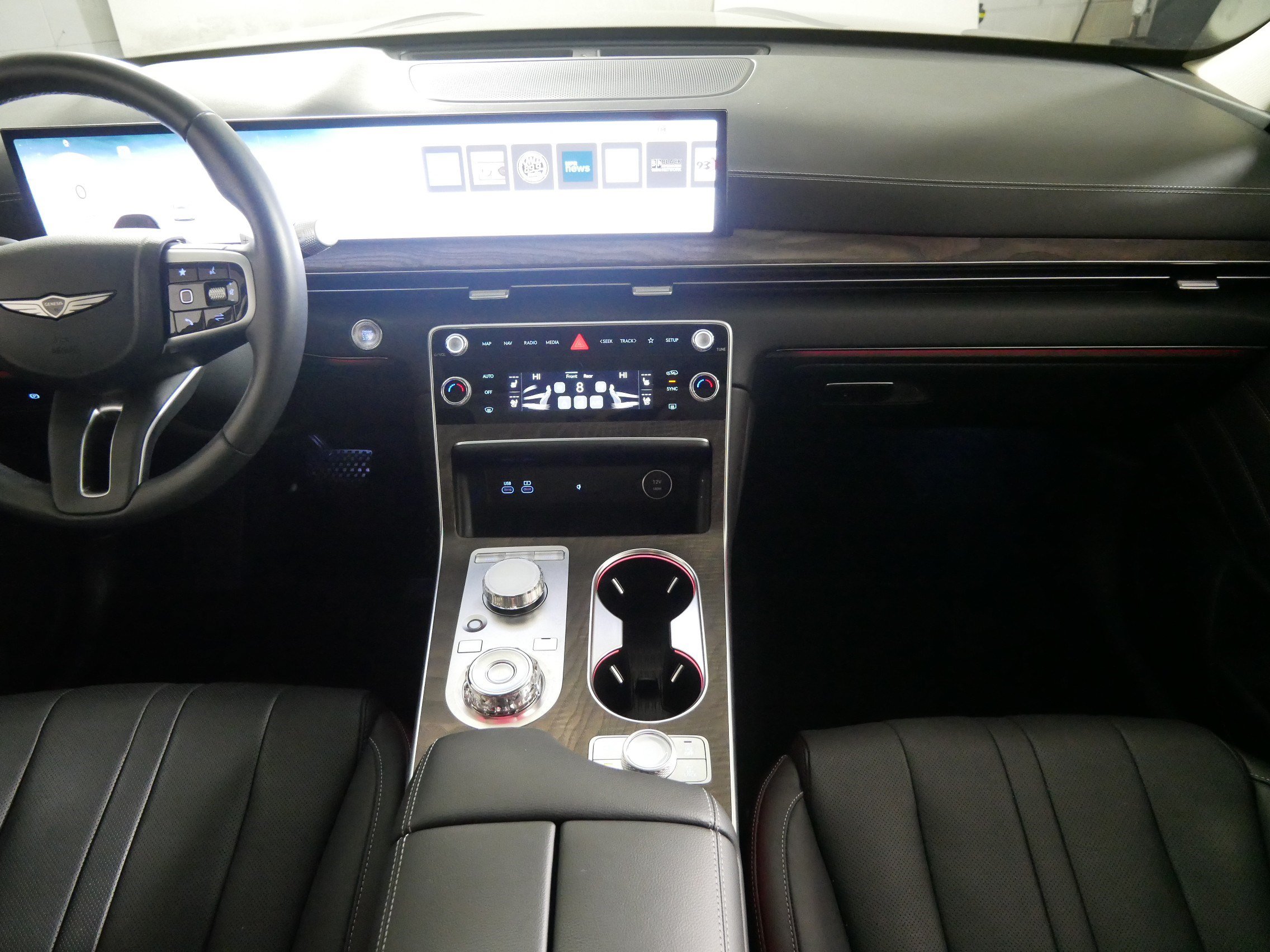 Used 2025 Genesis GV80 2.5T Advanced AWD/4WD image 10