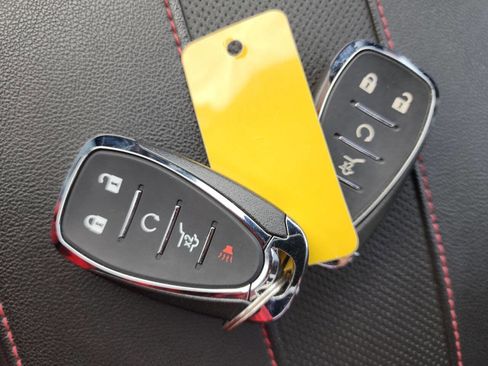 Used 2024 Chevrolet Traverse RS image 33