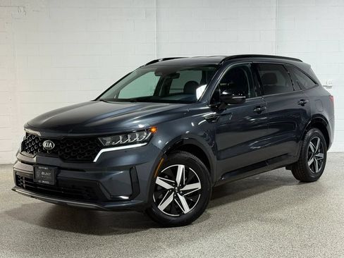 Used 2021 Kia Sorento S FWD image 2