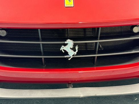 Used 2019 Ferrari Portofino RWD image 58