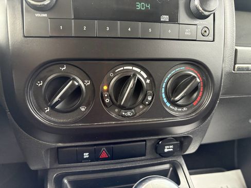 Used 2009 Jeep Patriot Sport FWD image 30