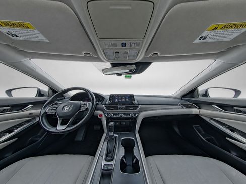 Used 2018 Honda Accord Touring image 18