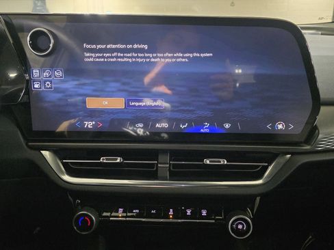 Used 2025 Chevrolet Equinox EV LT image 27