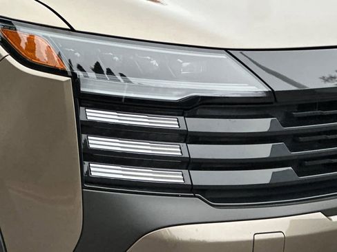 Certified 2025 Nissan Kicks SV image 34