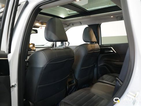 Used 2025 Mitsubishi Outlander SE image 35