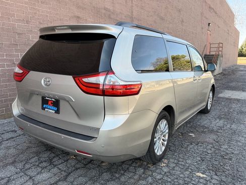 Used 2015 Toyota Sienna XLE Premium image 5