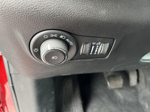 Used 2025 Jeep Compass Latitude AWD/4WD image 18