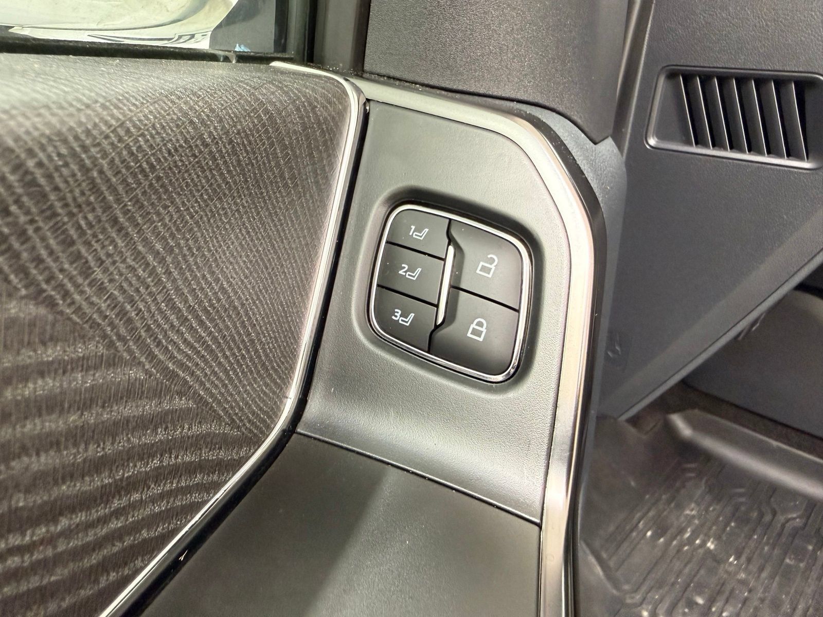 Used 2022 Ford F150 Platinum w/ Equipment Group 701A High AWD/4WD image 14