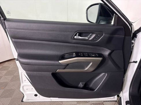 Used 2024 Nissan Pathfinder Platinum FWD image 15