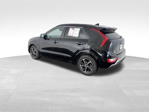 Certified 2025 Kia Niro SX image 9