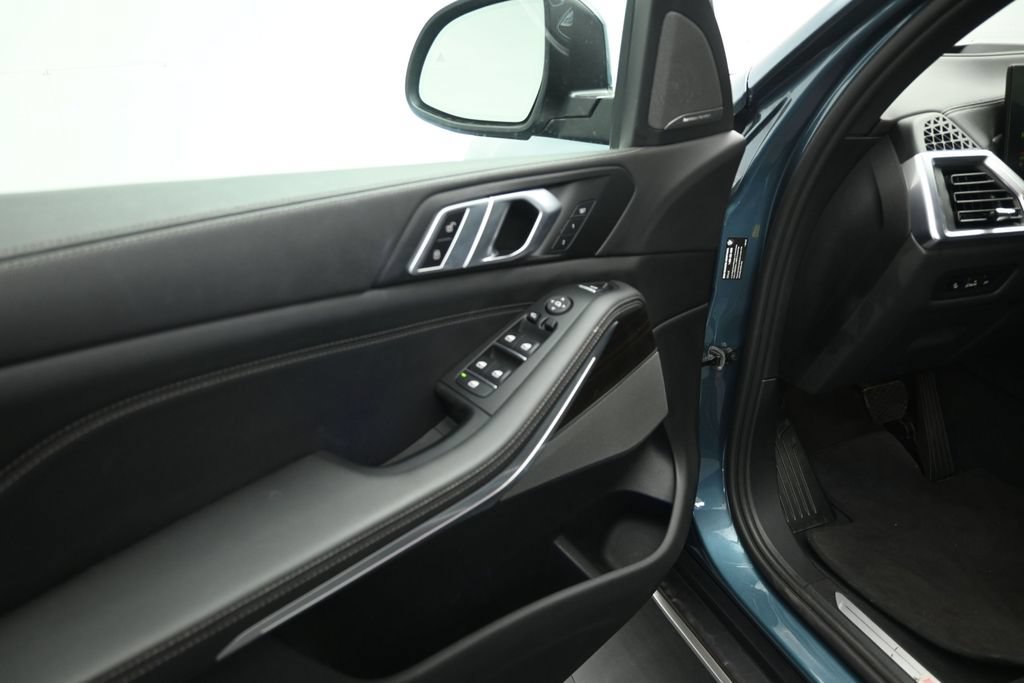 Used 2024 BMW X5 sDrive40i w/ Premium Package RWD image 8
