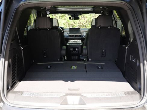Used 2024 GMC Yukon AT4 w/ AT4 Premium Plus Package AWD/4WD image 27