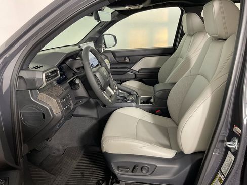 Used 2025 Toyota Tacoma Limited image 20