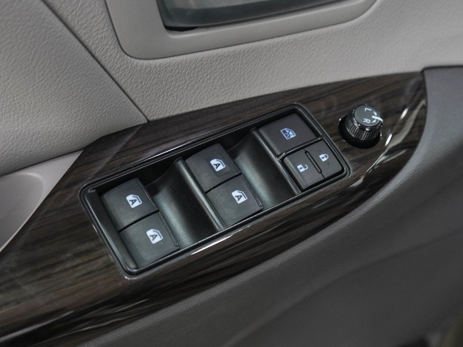 Used 2019 Toyota Sienna XLE Premium w/ Outdoor Package AWD/4WD image 23