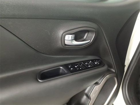 Certified 2022 Jeep Renegade Limited image 12