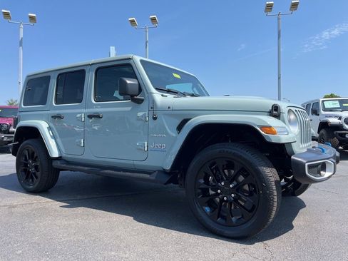 Used 2023 Jeep Wrangler Unlimited Sahara w/ Cold Weather Group AWD/4WD image 71