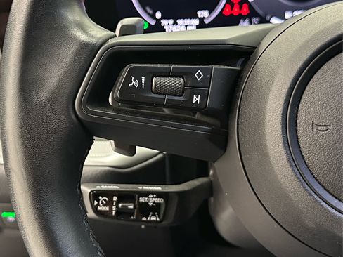 Used 2024 Porsche Cayenne AWD/4WD image 25