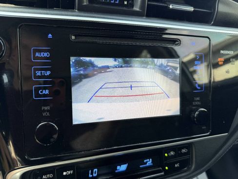 Used 2017 Toyota Corolla SE FWD image 12